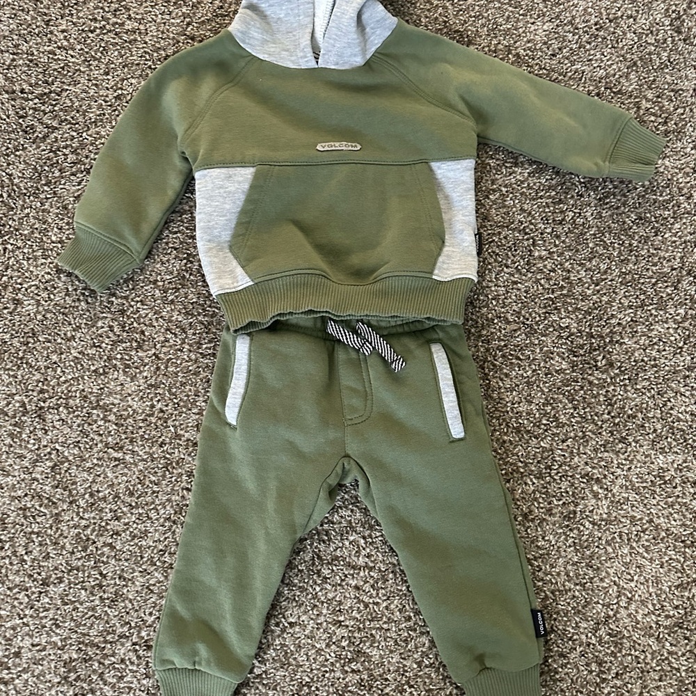 Boys Volcom Sweat Set!